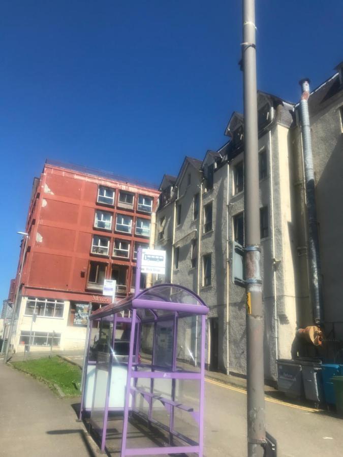 Prime Location Rooms In High Street Fort William Esterno foto