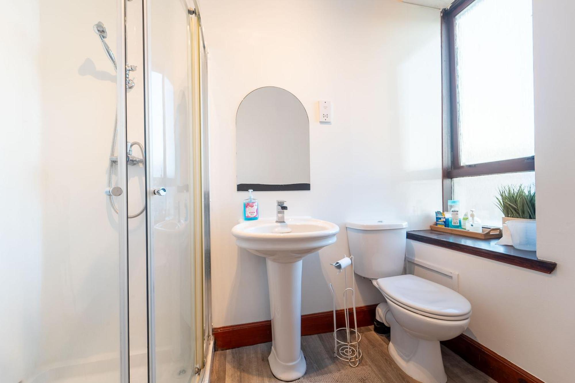 Prime Location Rooms In High Street Fort William Esterno foto