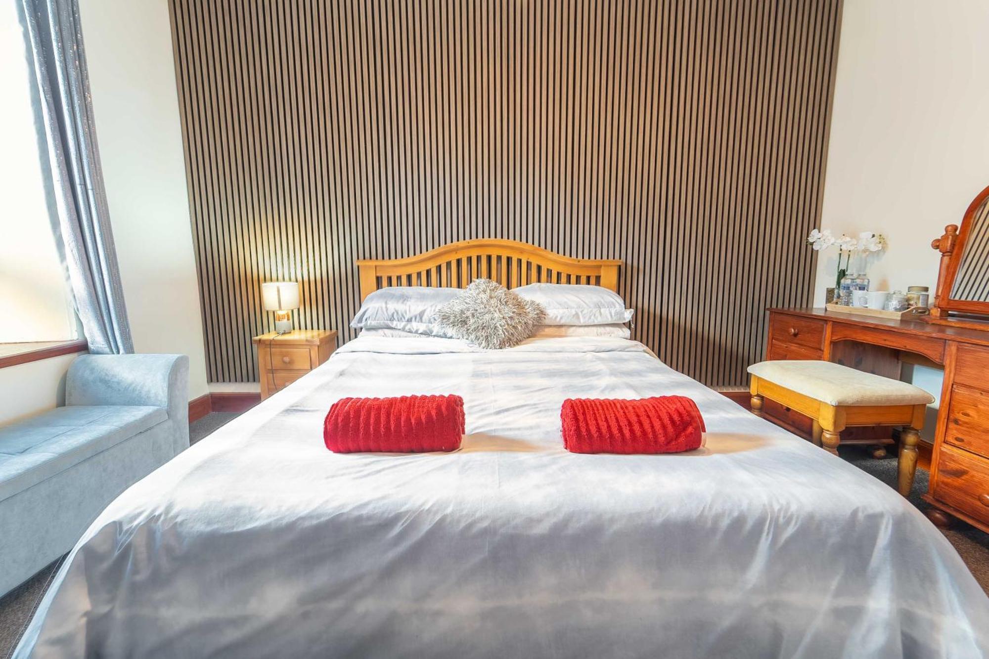 Prime Location Rooms In High Street Fort William Esterno foto