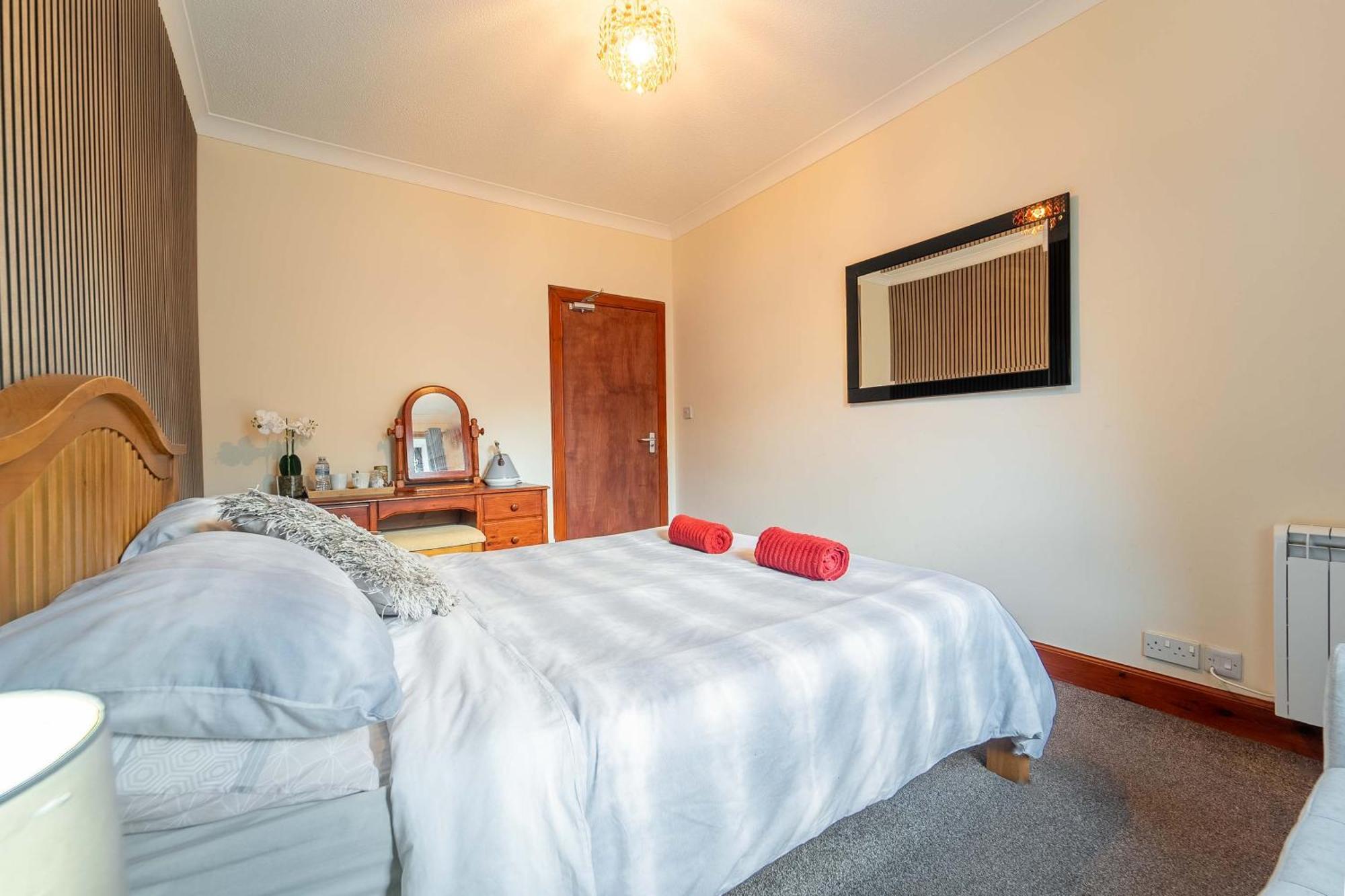 Prime Location Rooms In High Street Fort William Esterno foto