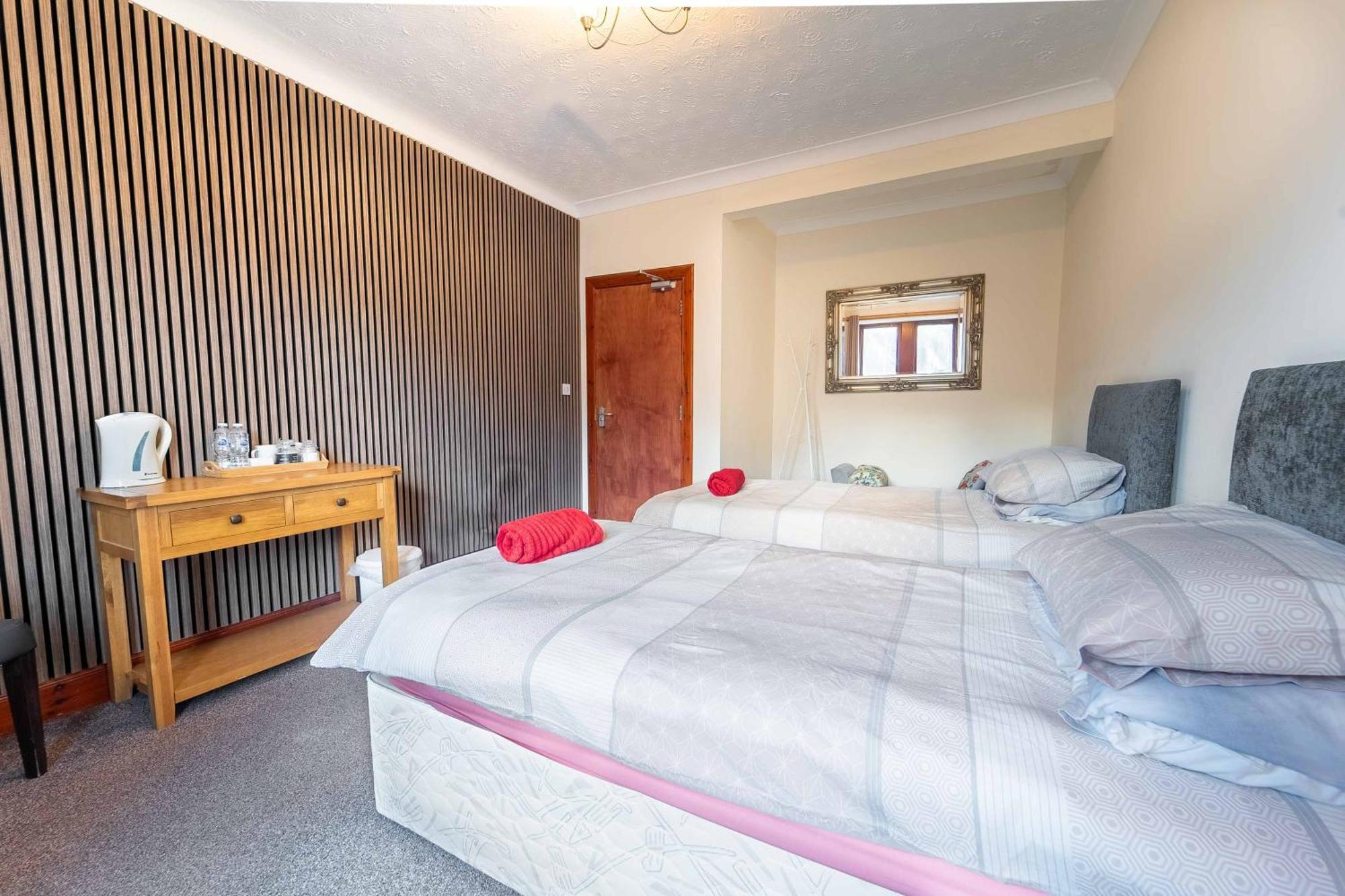 Prime Location Rooms In High Street Fort William Esterno foto