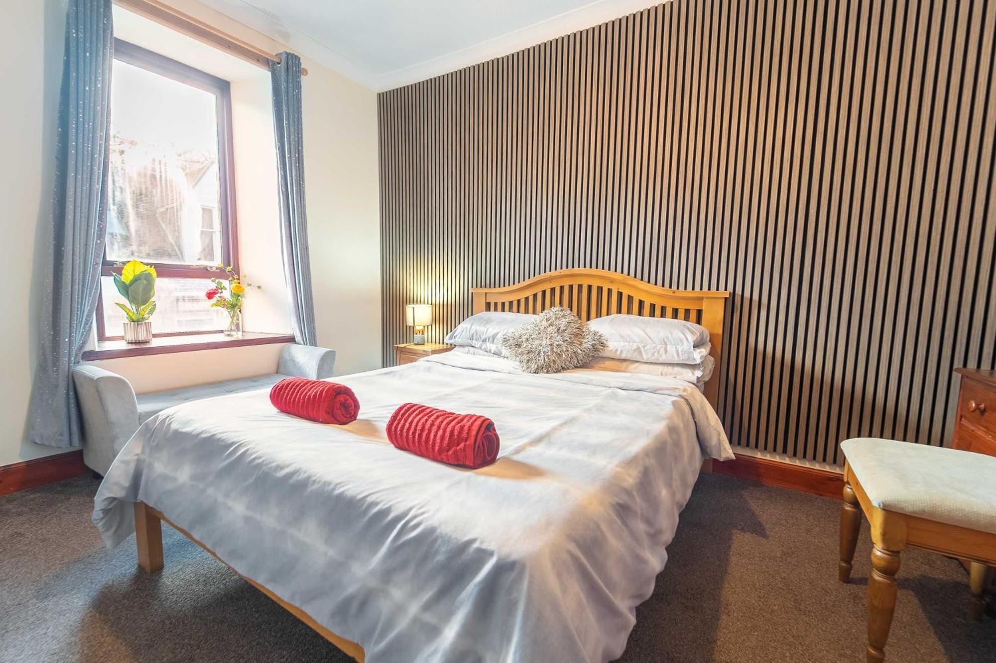 Prime Location Rooms In High Street Fort William Esterno foto
