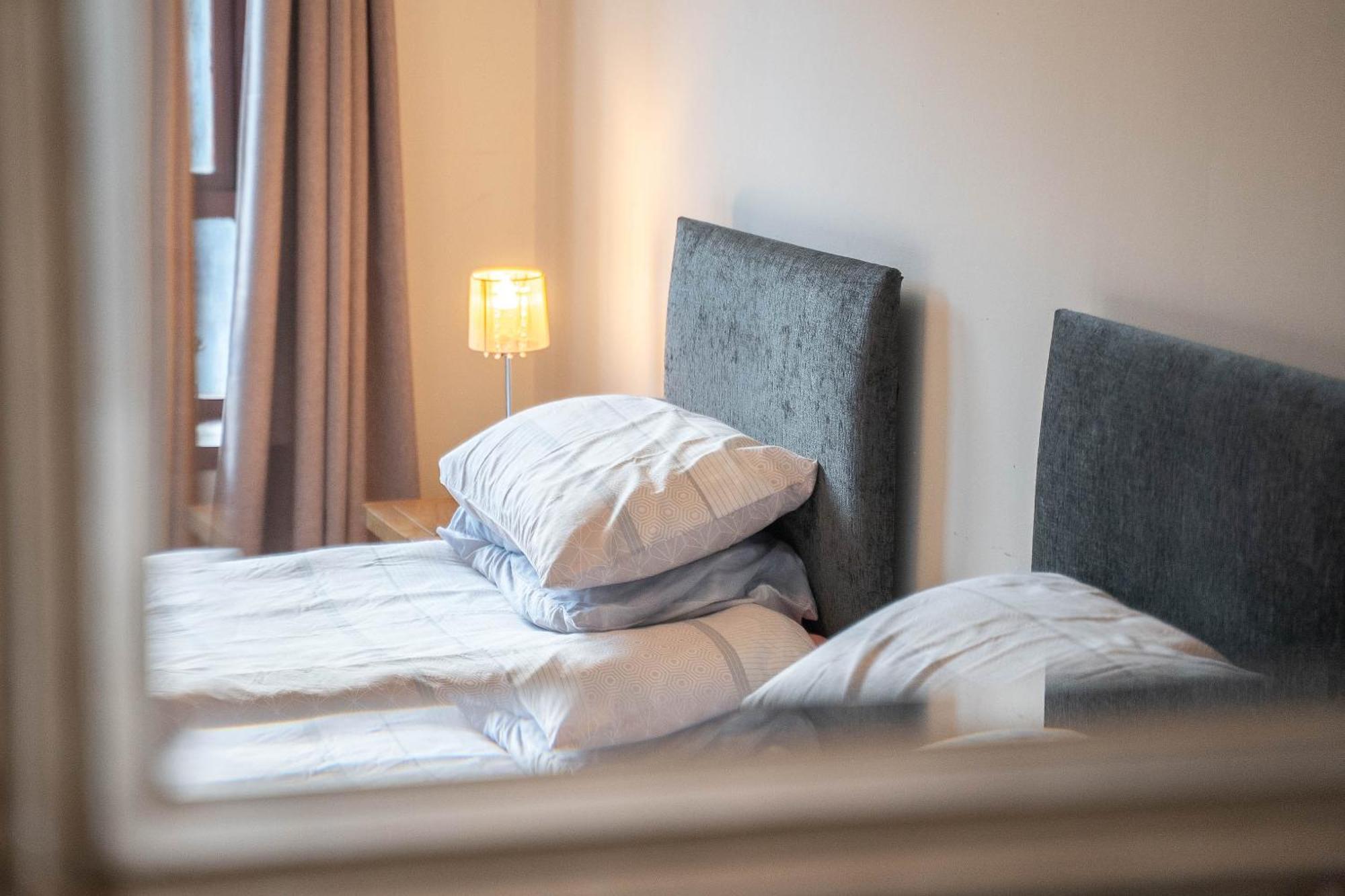 Prime Location Rooms In High Street Fort William Esterno foto