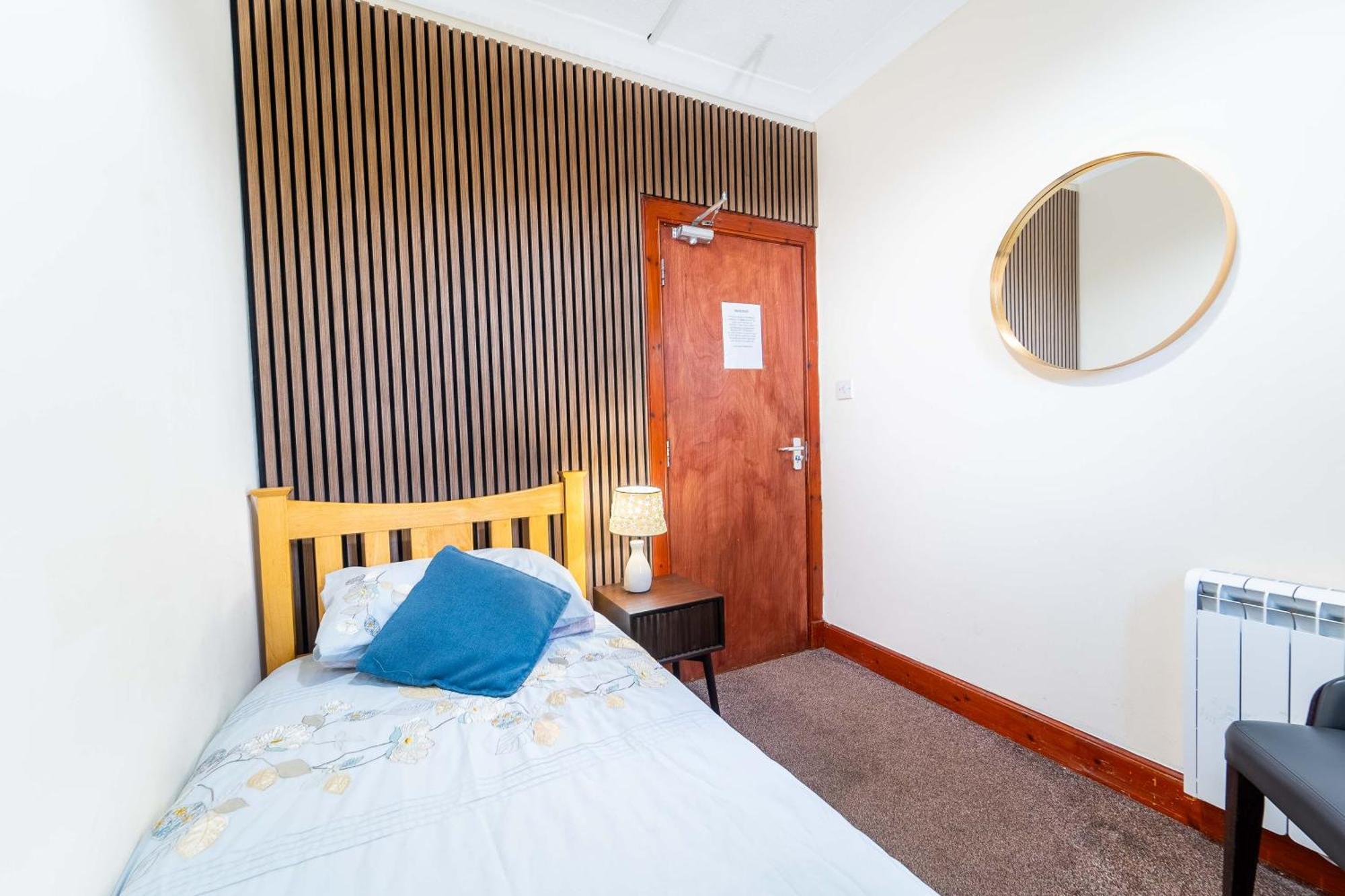 Prime Location Rooms In High Street Fort William Esterno foto