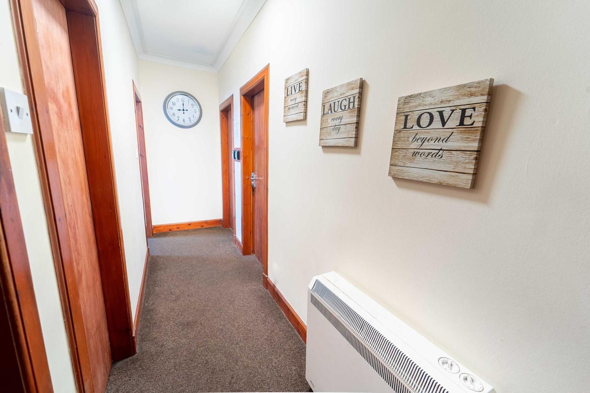 Prime Location Rooms In High Street Fort William Esterno foto